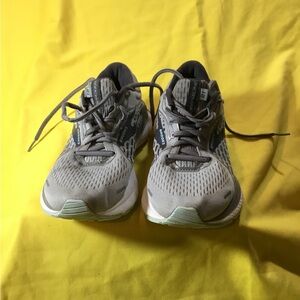 Brooks Women’s Adrenaline Gray Athletic Shoes size 6.5